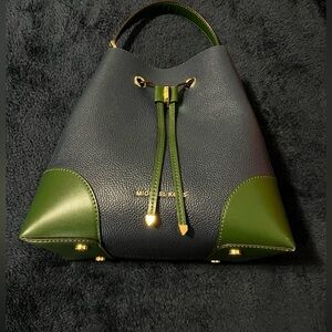 Michael Kors Mercer Gallery Medium Convertible Bucket Leather Shoulder Bag